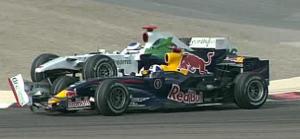 Jenson Button embiste a David Coulthard