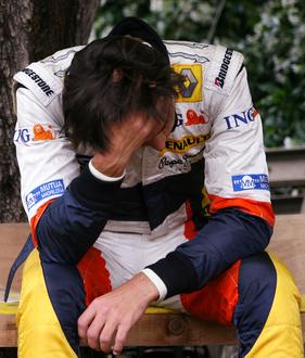 Piquet Jr. muestra su tristeza después de abandonar en el GP de Monaco